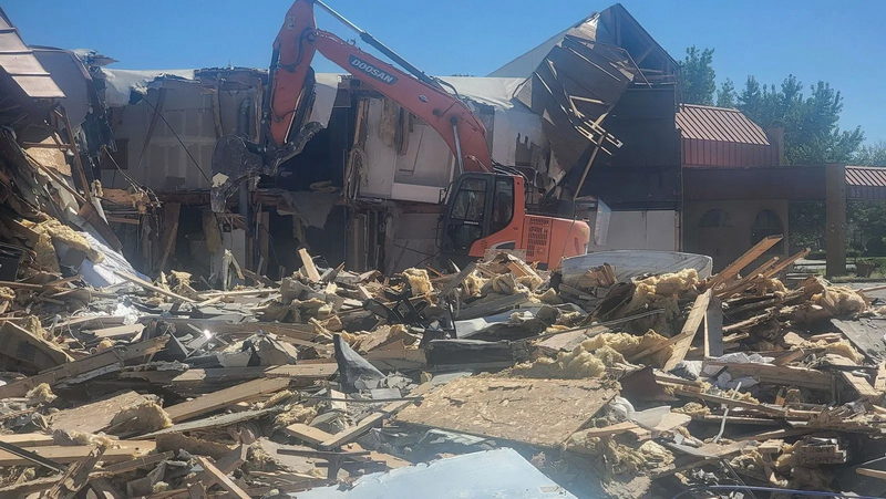 Days Inn & Suites by Wyndham - From Wwmt (newer photo)